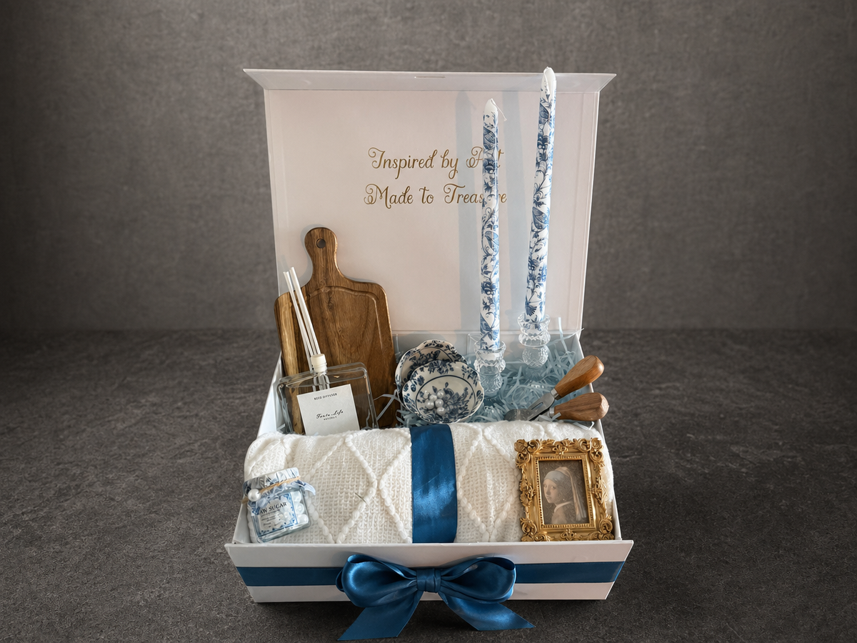 Vermeer Girl with a Pearl Earring gift box with throw blanket, Delft blue candles and framed print